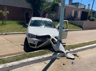 Un taxista debió se traslado al Masvernat tras impactar con su vehículo contra una columna