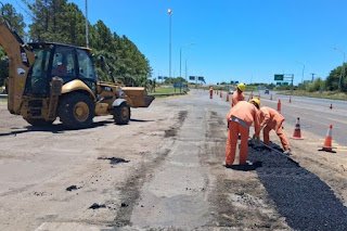 Precaución al transitar: Tres puntos de la Autovía del Mercosur concentran obras de bacheo y mantenimiento