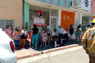 Evacuaron un geriátrico tras un incendio y asistieron a un encargado que intentó apagar las llamas