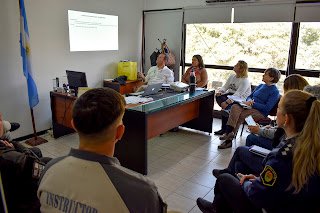 Salud y Seguridad articulan instancias de formación para abordar crisis de salud mental