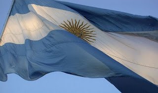 Concordia confecciona su bandera colectiva en homenaje a Manuel Belgrano