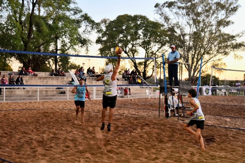 Primer Torneo de beach voley en la Costanera