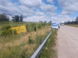 Autovía Artigas: vuelco de camión de caudales