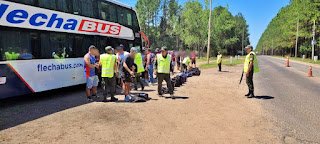 Gendarmes incautan un arma y drogas en el micro de hinchas de futbol que viajaba a Uruguay