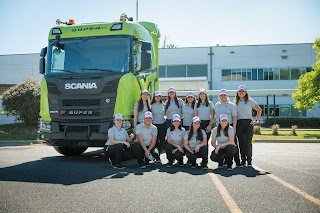 Mujeres al volante: una concordiense entre las 12 mujeres seleccionadas por Scania para una capacitación profesional