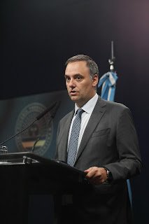 Adorni anunció que el Gobierno dará de baja la licitación de la Hidrovía Paraguay-Paraná