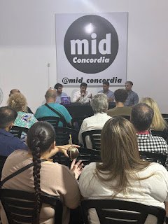 Nicolás Loza presentó “La política del like” en el MID Concordia