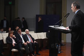 El Gobierno endurece la política migratoria: deportaciones, más requisitos para la ciudadanía y cobro de servicios de salud