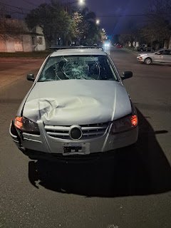 Accidente de tránsito entre un automóvil y una moto