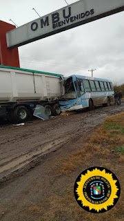 La Paz: accidente entre un colectivo y un camión en Ombú con dos personas lesionadas