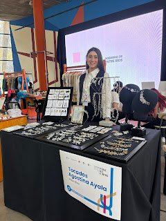 Concordia presente en la Feria del Centro: Agostina Ayala representa a Entre Ríos con sus accesorios