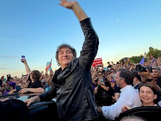 Milei en Paraná: “Estamos a mitad de camino, no aflojen porque esta vez vale la pena”