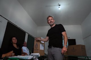Rogelio Frigerio votó junto a su familia y resaltó el nuevo sistema electoral