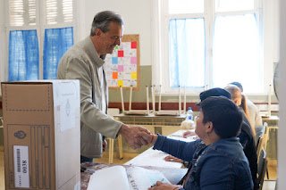Bahl votó en Paraná  y pidió a la ciudadanía participar del proceso democrático