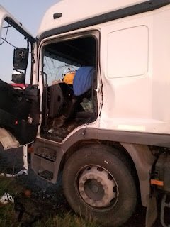 Colisión entre dos camiones en la RN14: un conductor quedó atrapado y fue rescatado por bomberos
