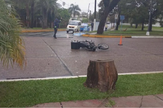Motociclista hospitalizado tras chocar contra un automóvil