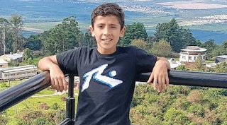 El niño electrocutado en la casa del cura vuelve con su familia