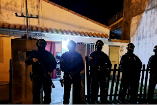 Siete detenidos por tenencia de drogas tras allanamientos en la zona de Comisaría Octava