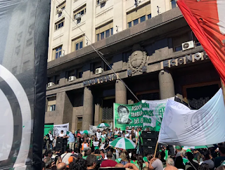 La Justicia suspendió el decreto de Milei que eliminaba el Día del Trabajador Estatal