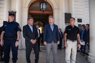 El Gobierno provincial dispuso una mejora salarial para la Policía y el Servicio Penitenciario