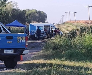Hallan un cuerpo y un auto incendiado en un camino rural cercano a Cerrito