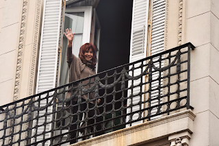 La Justicia dispuso la prisión domiciliaria para CFK: usará tobillera electrónica y tendrá limitadas las visitas