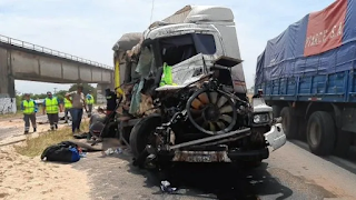 Fuerte choque entre camiones en ruta 12