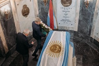Frigerio participó de una ceremonia por la Batalla de Caseros y realizó una recorrida en su visita a Concepción del Uruguay