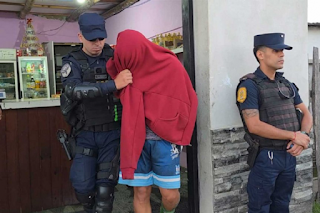 Contrató a una persona para amenazar a su deudor y ambos terminaron detenidos