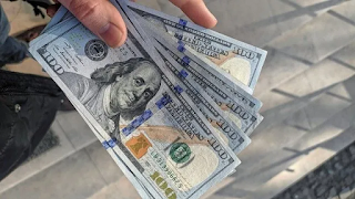 El dólar oficial cayó 4,4% y el blue bajó a $1255 en el último día hábil de la semana