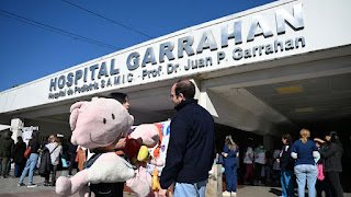 El Gobierno anunció un bono para el personal del Hospital Garrahan en medio de la tensión por los reclamos salariales