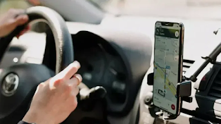 Tomar mate al volante puede costar hasta $500.000 en una provincia: qué establece la Ley de Tránsito