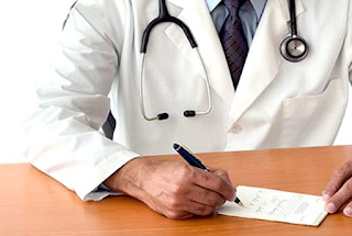 Los médicos y bioquímicos jubilados que sigan en actividad deberán volver a realizar aportes a la Caja Previsional