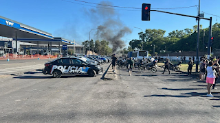 Corte de tránsito y “sirenazo” en Rosario por la protesta policial
