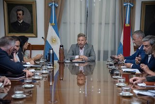 En gabinete, Frigerio monitoreó la ayuda de la provincia a las ciudades afectadas por el temporal