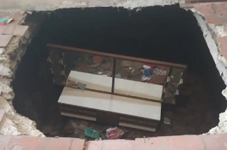 Se derrumbó el piso de una peluquería y dos mujeres cayeron a un sótano