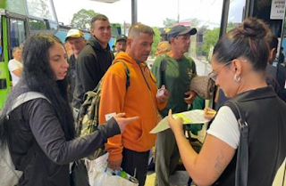 Comenzaron los viajes de trabajadores frutícolas desde la ciudad de Concordia
